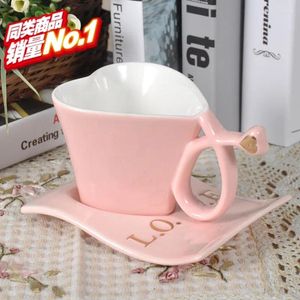 Tasses Créative Love Forme de café tasse tasse de tasse à lait cuillère à la Saint-Valentin Tasses avec base