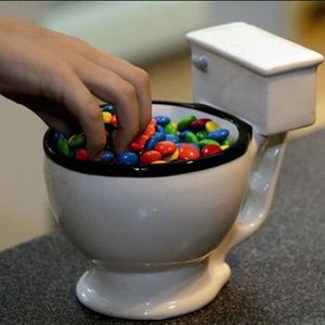 Mokken creatieve mok grappige toiletbeker lastig gepersonaliseerde poep keramische waterbeker met handvat koffie melk ijs cup leuk cadeau 230814