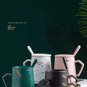 Tasses Creative Mug avec couvercle cuillère en céramique ménage de boisson à boire simple