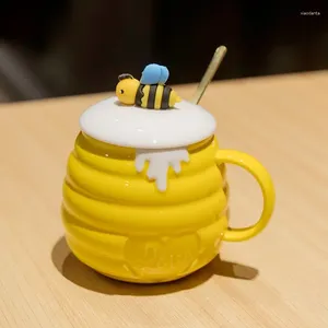 Tazas Taza creativa con cucharada de tapa Copa de cerámica Copas Café Milk para el hogar bebiendo agua de miel de un dormitorio