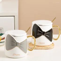 Tasses Creative Personality Relief Bow Kist avec couvercle cuillère papillon à boire tasse d'or poignée de grande capacité céramique