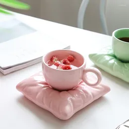 Tasses oreillers créatifs tasses à café et soucoupes