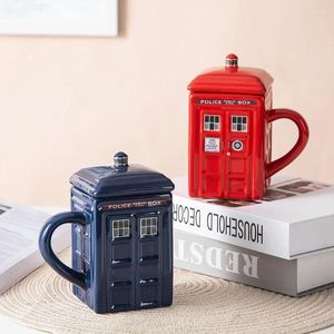 Mugs Creative Retro British Station Cup Cerpone en céramique avec couvercle de tas de tasse de couvercle