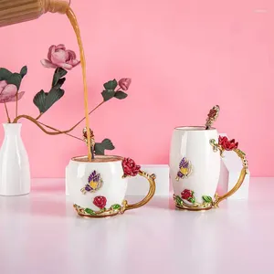 Tasses créatives rose rose café tasse tasse de fleur de fleur tasse en céramique pour et boissons froides petit déjeuner milk cuillère ensemble de mariage parfait cadeau