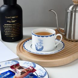 Mugs Creative Vintage Orchid Tea Cup With Saucer Set 8.45oz / 250ml Réutilisable Latte Cups Cappuccino Coffee Snack Plats ..
