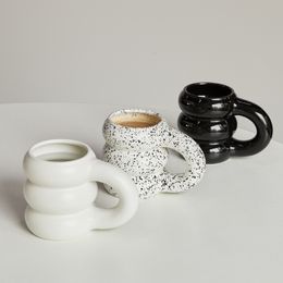 Tasses tasse à eau créative tasse en céramique tasses à café nordiques avec grand jus de céramique colorée Handrip 230210