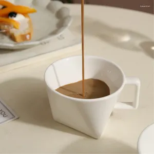 Tasses créatives en céramique blanche Triangle tasse à café petit déjeuner tasse à lait après-midi thé eau conception irrégulière porcelaine 190ml