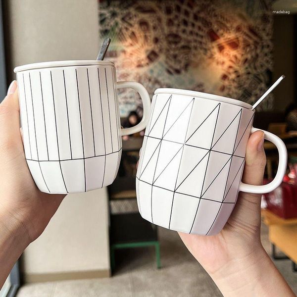 Tazas Taza de cerámica con tapa Cuchara Personalidad creativa Diseño de moda Sense Niche Pareja Taza Mujer Oficina Café Hombre