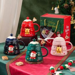 Tazas Lindo árbol de Navidad Taza de cerámica Santa Claus con tapa y cuchara Café de café Té Jugo Copa Regalo de cumpleaños para amigo Drinkware