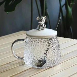 Mokken schattige mok hoog uiterlijkniveau met lepel deksel ins wind glazen water water coffee koffie huis bloem thee kopjes moderne eenvoud