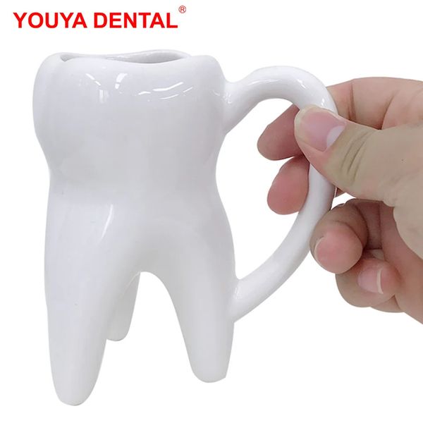 Tasses Tasse à café en forme de dent dentaire tasse en céramique avec poignée voyage créatif personnalisé tasses à eau dentisterie noël dentiste cadeaux 231120