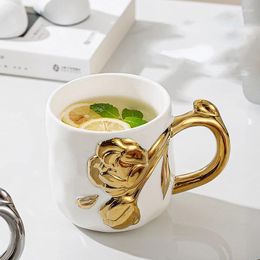 Tazas de oro electroplacado taza de café cerámica leche gran capacidad en relieve en relieve de rosa tridimensional copa de agua regalo