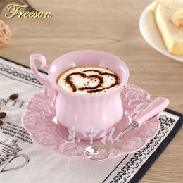 Mokken Elegant Pink Coffee Cup Saucer Lepel Set Europe Princess Ceramic Tea Cup 180 ml Top Porseleinen theekopcafé Teatime Drinkware 230815