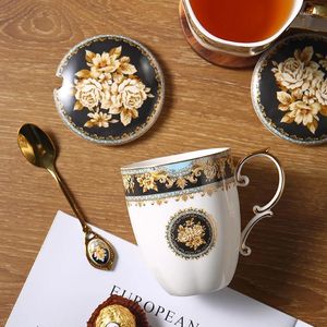 Mokken Europe Luxe Bone China Personaliseer paar Cups Grote capaciteit met deksel lepel keramische koffiemok verjaardagscadeau