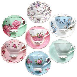 Mokken European Bone China Royal Coffee Cup en Saucer Set Luxe handgemaakte zwarte theekopjes Goud Tekening porseleinen theekopje 230818