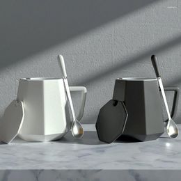 Tasses européennes brèves géométriques en céramique Couleur de couleur unie de grande capacité Maison du couple Tasse de café universel tasses