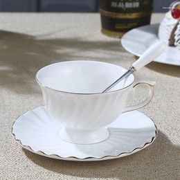 Mokken Europees keramische koffiekopje set Creative Bone China Eenvoudig afternoon tea Saucer Engels Red theekopje