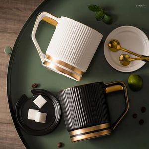 Tasses tasse de café en céramique européen avec couvercle et cuillère ensemble mode simple petit-déjeuner rayé lait à ménage tasse de thé à thé