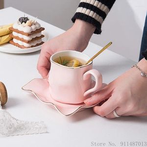 Tasses européennes tasse de café irrégulier en céramique et plat petite poignée exquise cuillère l'après-midi de thé de lait de lait