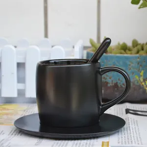 Mokken European Coffee Shop Frosted Mok met lepel Black Cup Base Creative Simple Ceramic Water