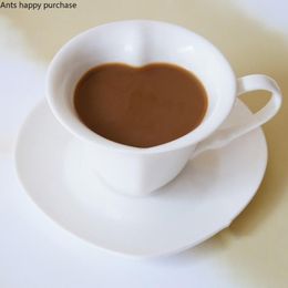 Tasses de style européen Céramique Fancy tasse de café en forme de coeur et de soucoupe Pure White Comma Tea Creative Ustensils2720