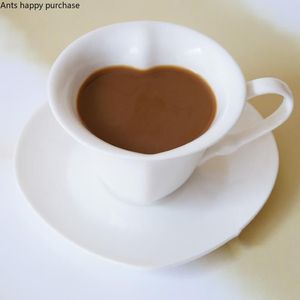 Mokken Europese Stijl Keramiek Fancy hartvormige Koffie Kop En Schotel Set Zuiver Wit Komma Thee Creatieve Utensils224n