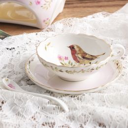 Mokken European Style Flower Design Coffee Set 150 ml thee Phnom Penh Ceramic Cup en Saucer For Time Bone China 230817