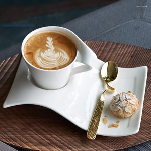 Mokken in Europese stijl witte porselein golvende koffiekap delicate melkdessert mok speciaal gevormde keramische espresso huizendecoratie