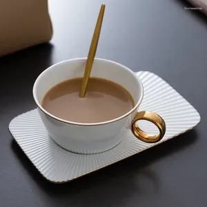 Mokken Europees Witte Bone China Koffie beker Set rechthoekige plaat met lepel High Color Latte Afternoon Cups Cadeau