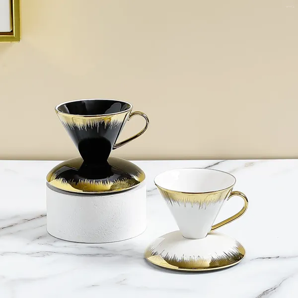 Tazas de fábrica al por mayor 200 ml Taza de café árabe de cerámica Estilo de Oriente Medio Conjunto puntiagudo blanco negro Overgild