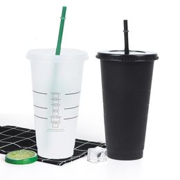 Tazas Diseño de moda Negro Blanco 710 ml Taza de paja de café con tapa Vaso de plástico portátil reutilizable Taza de leche para beber para jóvenes 221122