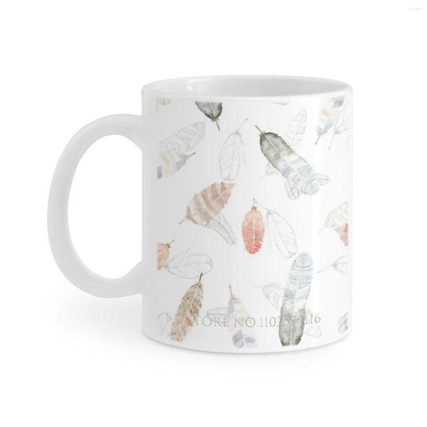 Tazas Plumas voladoras con colores Taza blanca Tazas de café Regalo 11 Oz Patrón de té con leche Mod Naturaleza tribal minimalista