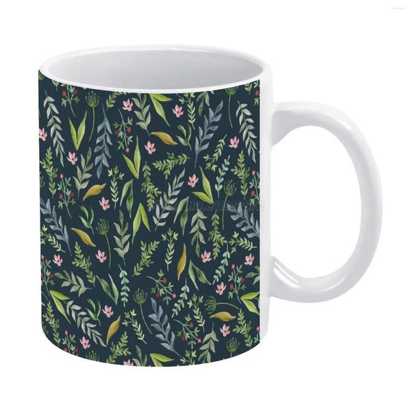 Tasses motif bleu floral.Aquarelle à tasse blanche en céramique créative motif dessiné à la main des fleurs b b