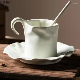Tazas de pliegue de pliegue de cerámica taza de café ondulada taza de porcelana y platillo de china con hornos viejos en tazas de porcelana té