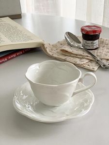 Tasses français léger luxe Rose fleur Relief céramique petite capacité 2024 solide café thé tasse plat cuisine Drinkware
