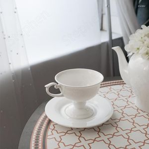 Mokken Franse middeleeuwse Bone China Coffee Cup Coffee Cup Europeaan klassieke hoogvoetige keramische middagschotelwinkel