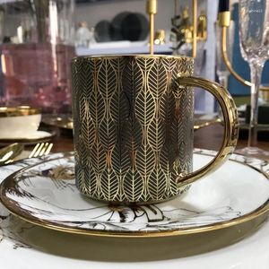 Mokken gouden keramische reiskoffie mok high-end Britse stijl licht luxe gepersonaliseerde waterbeker ontbijtmelk koffiekopjes en
