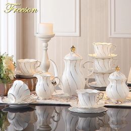 Tasses à café en porcelaine avec incrustation d'or, ensemble de thé en porcelaine européenne, Pot en céramique, crémier, sucrier, théière, tasse à café, 231216