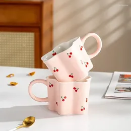 Tasses Tasse de cerise peinte à la main créative tasse d'eau irrégulière fille belle rose à la main en céramique tasses de lait en porcelaine café 2024 cadeau