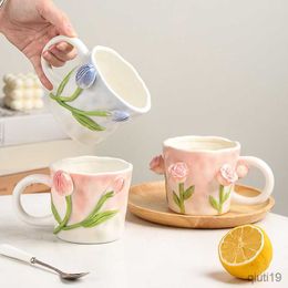 Tazas Taza de tulipán pintada a mano Taza de café de cerámica Flores en relieve Taza de café Taza de agua Desayuno creativo Taza de leche Exquisita taza de té R230712