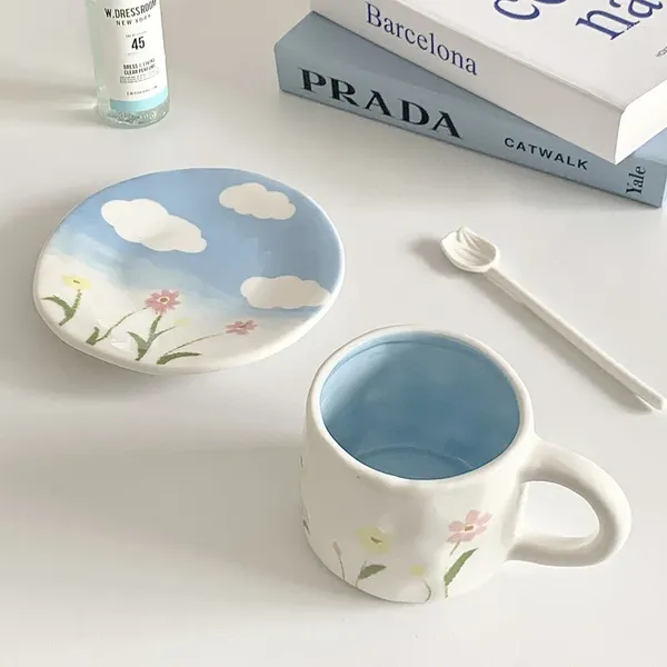 Tazas Pintura pellizcada a mano dibujos animados coreanos Linda taza de café de cerámica Juego de plato de té de la tarde plato de bocadillo de platillo de alto nivel