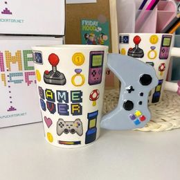 Tazas Taza de café de cerámica hecha a mano 350 ml Juego 3D Estilo Mango Desayuno en casa Reproductor de leche Tazas creativas de regalo de cumpleaños 231122