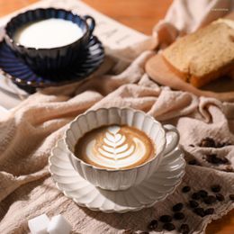 Canecas Penduradas Orelha Xícara de Café e Pires Pequeno High-End Retro Marca Britânica Cerâmica Ins Vento Garland Latte