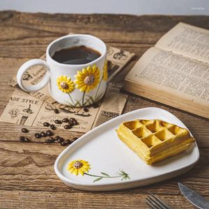 Tasses hautes esthétiques en céramique sous la couleur de la couleur tasses à café peints à la main et assiettes pour petit déjeuner à la maison