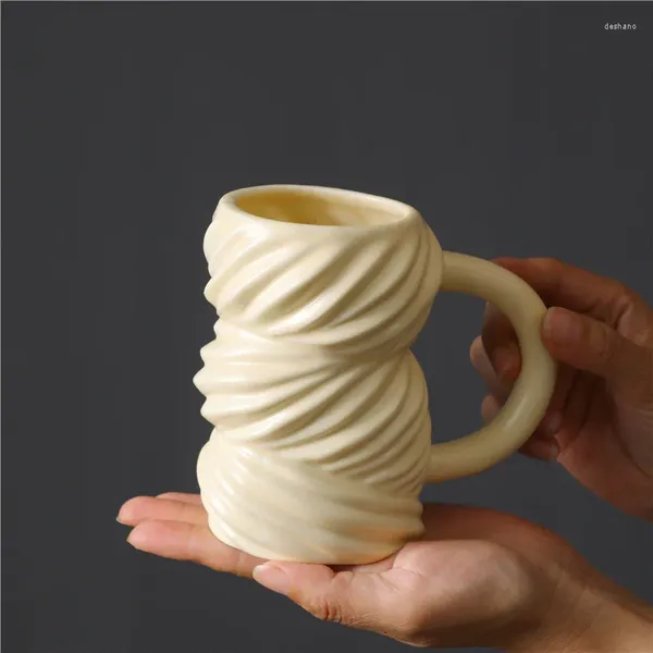 Tasses à point flottante à aspect flottante Capacité de tasse créative créative à la mode en céramique Niche de conception de l'eau de cuisine