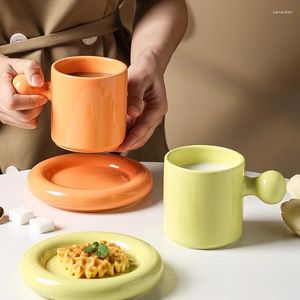 Tasses de haute qualité 320 ml Glaze colorée Céramique Cappuccino tasse de café et soucoupe Ensemble de logo personnalisé en poterie à thé de lait