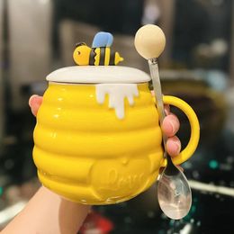 Canecas Honeybee Cerâmica Caneca de Café Pintada à Mão Alívio com Tampa Chá Leite Copo de Água Home Breafast Cozinha Beber Presente para Amigo 231020