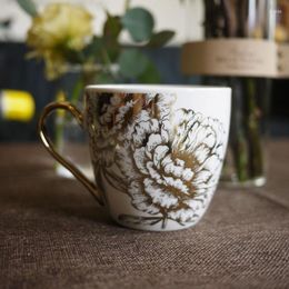 Mokken Eervolle keramische koffie Golden Lace Peony Flower Cup Tumbler Home Office Coffe reis Mok Wine High-Q