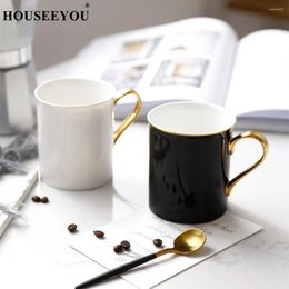 Tasses Houeeeyou Nordic Bone China Coffee Mug avec une poignée dorée couvercle pour le bureau à domicile Thé à thé d'eau à lait de bière de bière