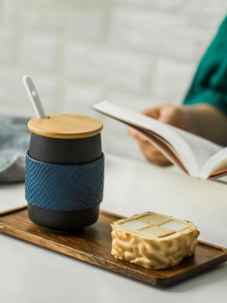 Tazas Café de cerámica para el hogar con cuchara y tapa de madera Copa creativa de desayuno creativo Oficina moderna Copas de agua para mujeres para hombres